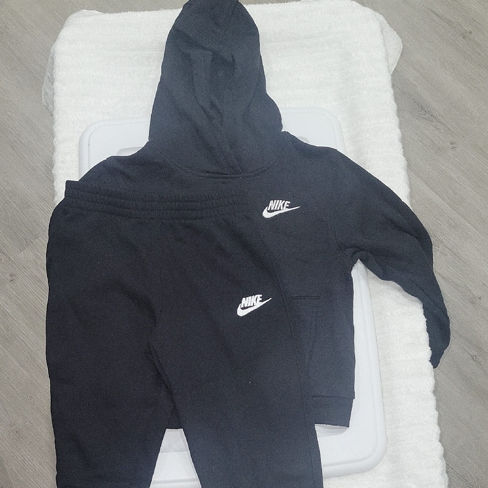 Nike Black Kids Hoodie and Sweatpants Set with White Logos